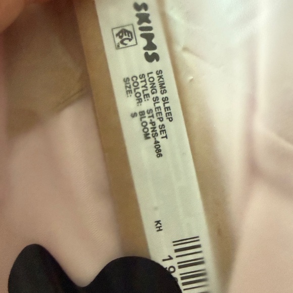 NWT, SKIMS Soft Lounge Sleep Set – Bloom, Small, R.$128 - Picture 3 of 6